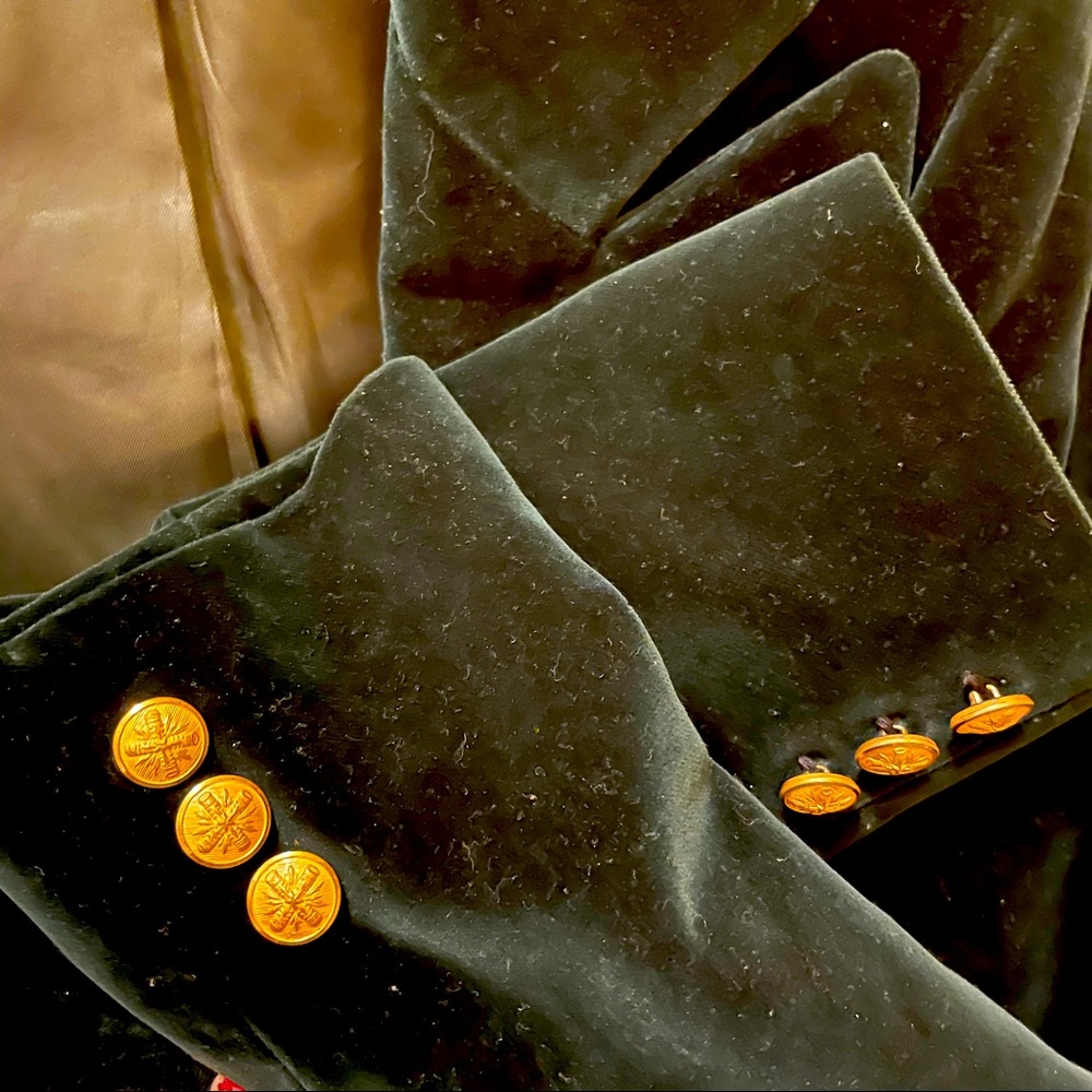 GORGEOUS forest green velvet blazer 🌲❤️